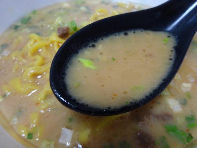 日清麺ニッポン札幌味噌ラーメンのスープ