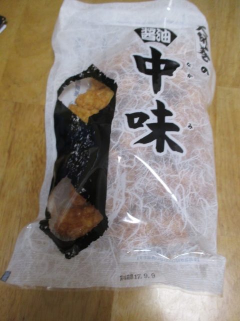 大師巻（堂本製菓）は連日行列で売り切れ御免の海苔巻き揚げ煎餅