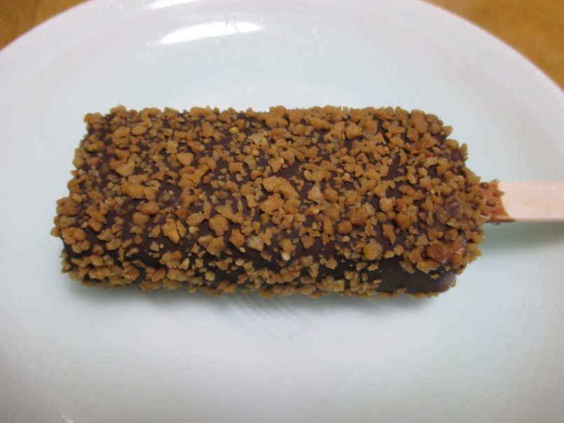 チョコバリ（センタン）はスティック状の長方形バニラアイスにチョココーティングがほどこされ特製クランチが加わった